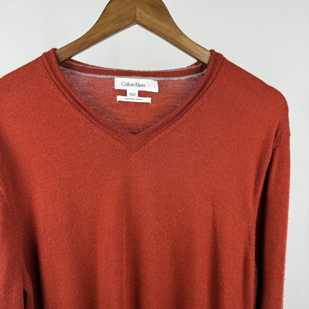 Calvin Klein Extra Fine Merino Wool Blend V-Neck Sweater‎ Large Red